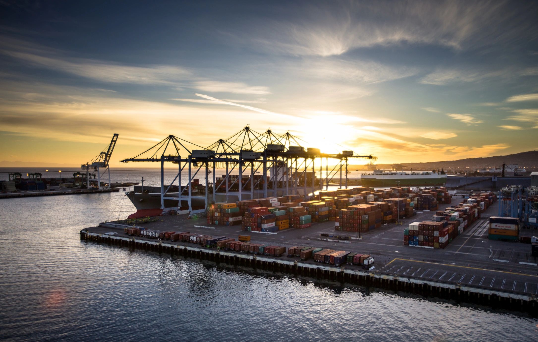 Container port representing export-import coordination